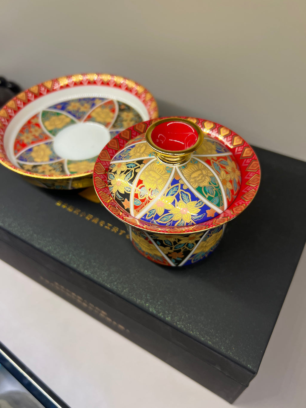 Aoyama Ono Japanese Gaiwan Set - Imari Style Floral Porcelain Tea Bowl with Lid & Saucer, Luxury Gift Box, Traditional Japanese Tea Ceremony Set